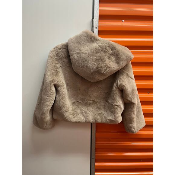 Gap Kids - girls Cropped Fur coat / M / Tan / NWOT - Picture 2 of 3